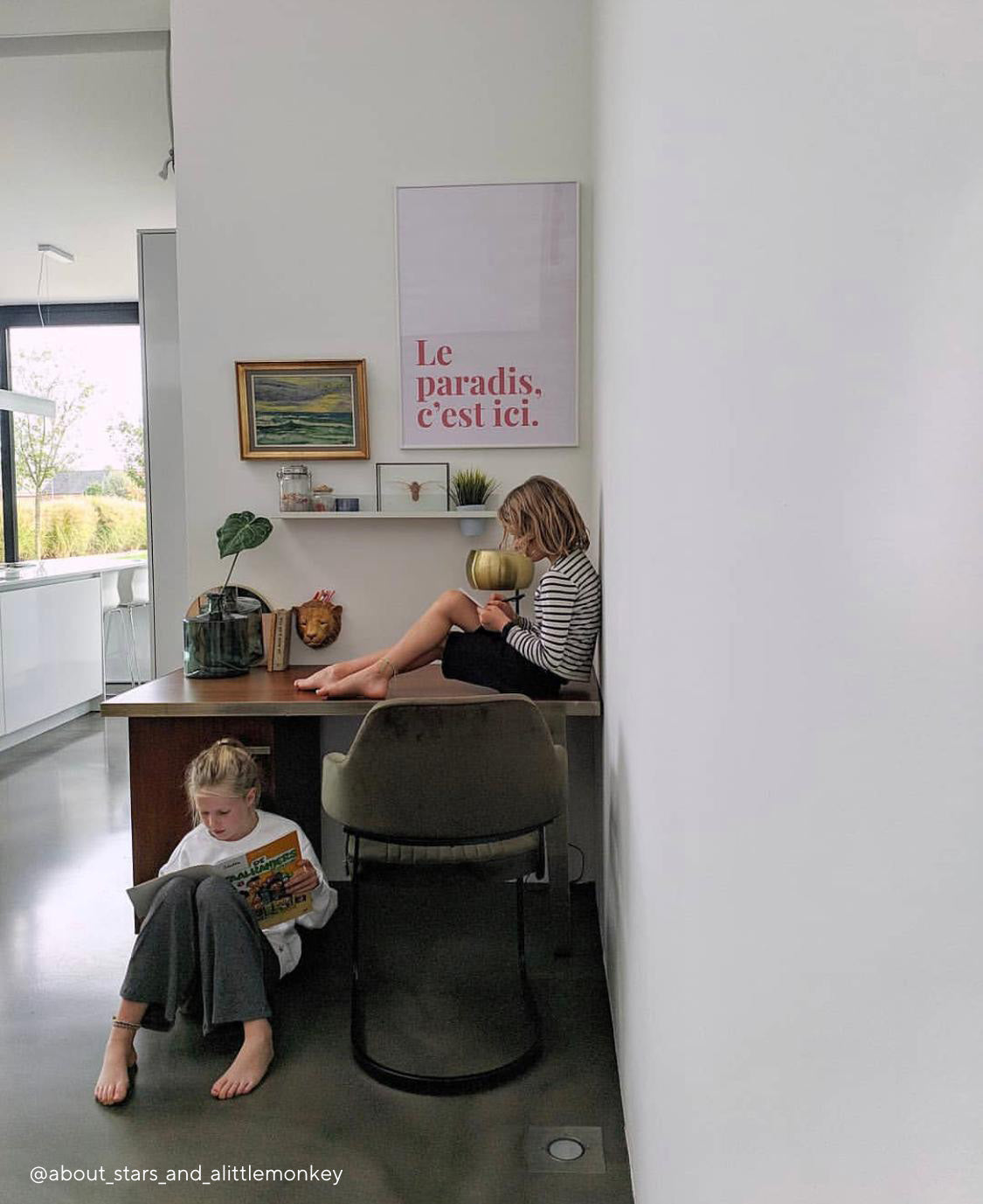 Le paradis c'est ici poster by Mangos on Monday