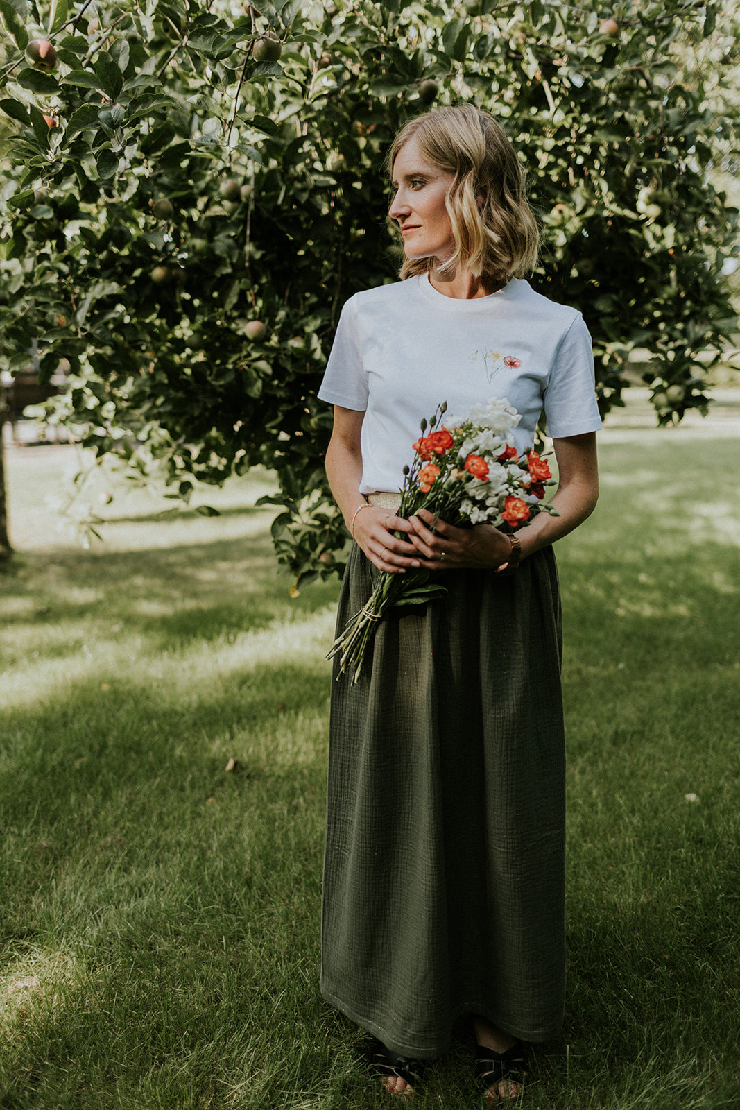 Flowers - t-shirt - Mangos on Monday