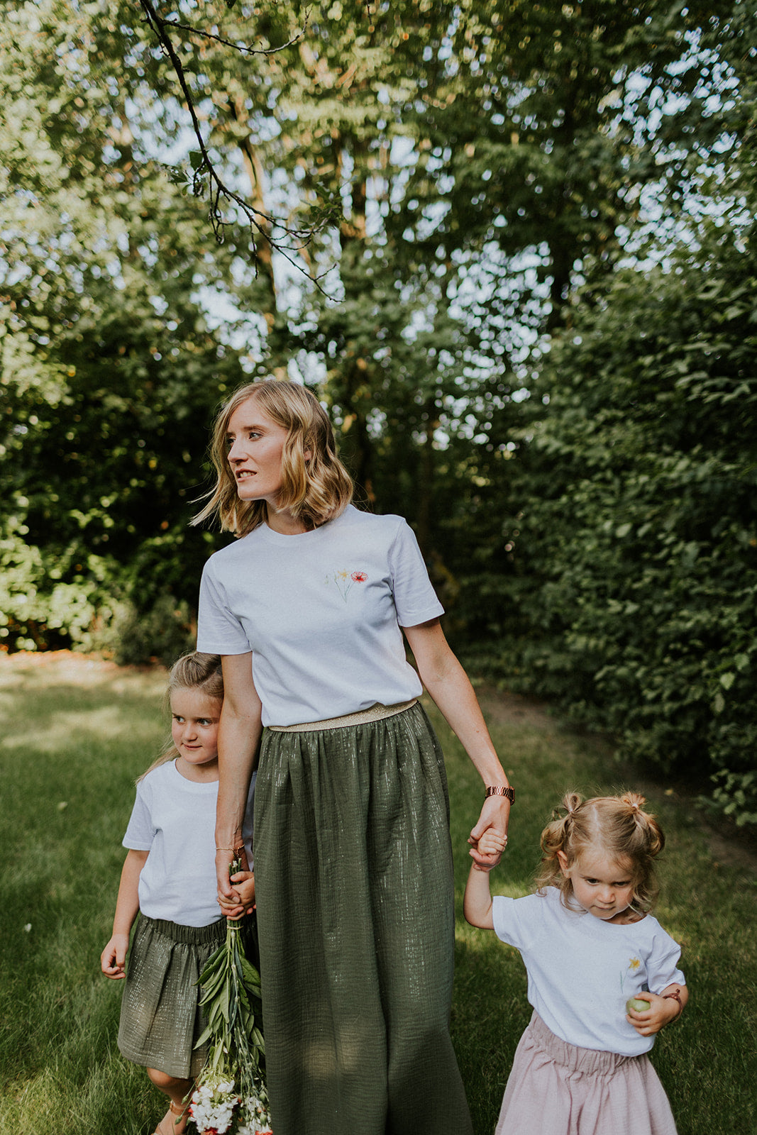 Flowers - t-shirt - Mangos on Monday