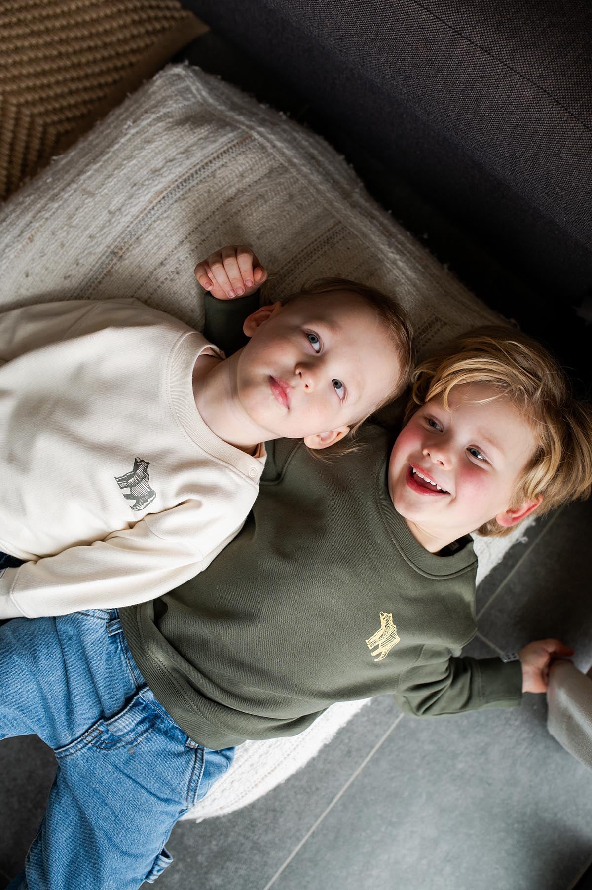 Bear hugs - sweater (kids) - Kaki