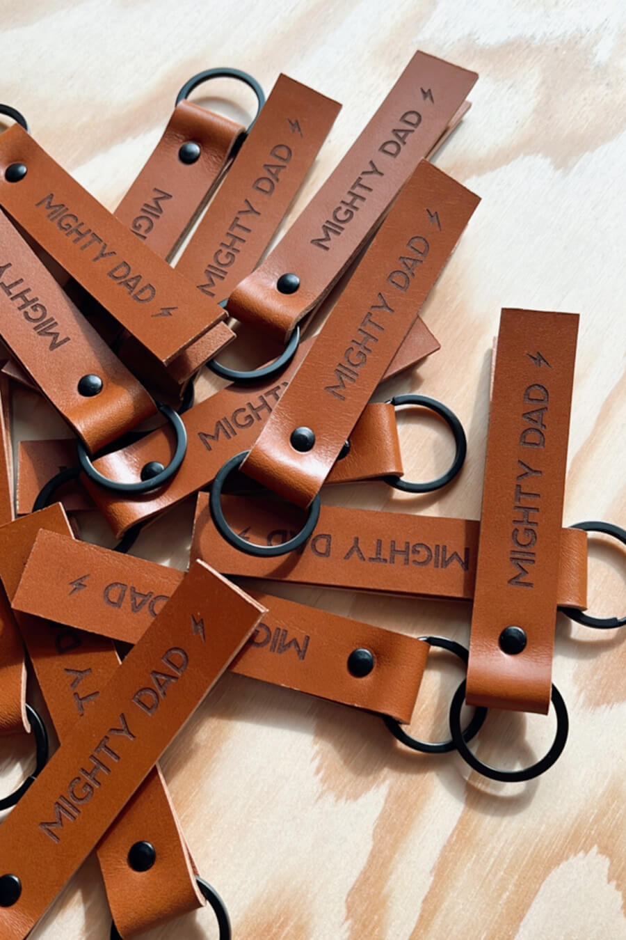 Lederen sleutelhanger - Mighty Dad - Mangos on Monday